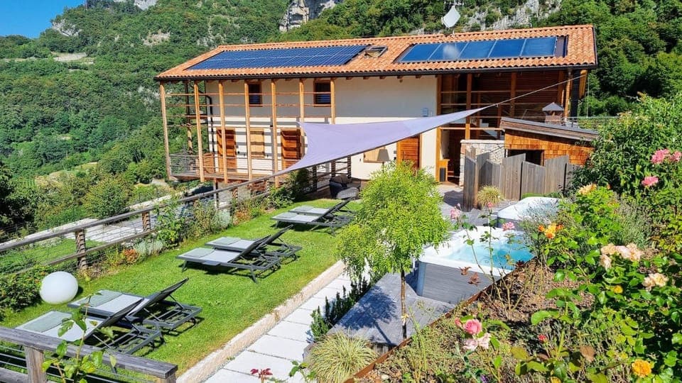 Property building, Garden, Garden view, sunbed