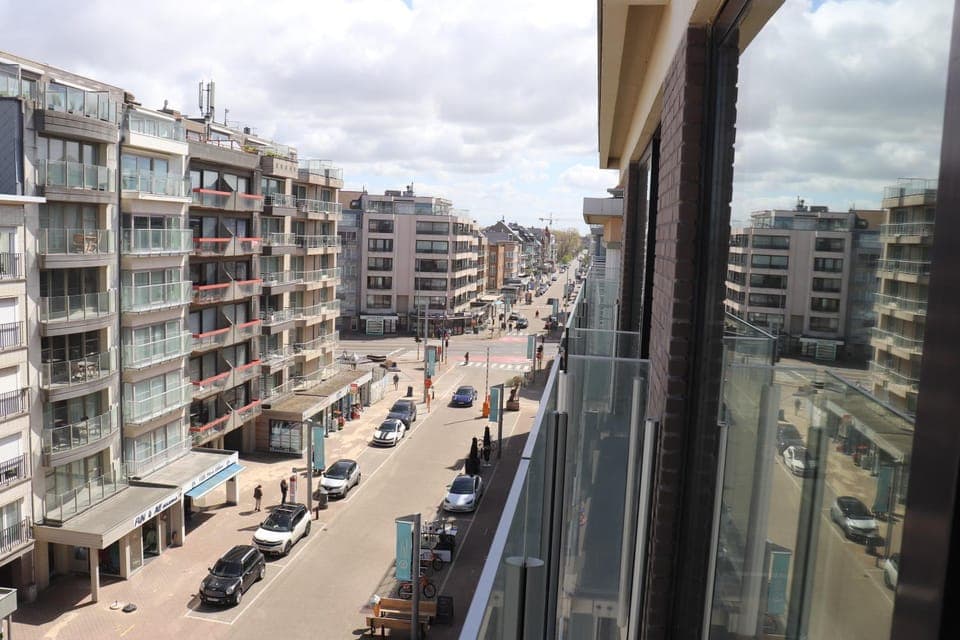 Neighbourhood, Street view