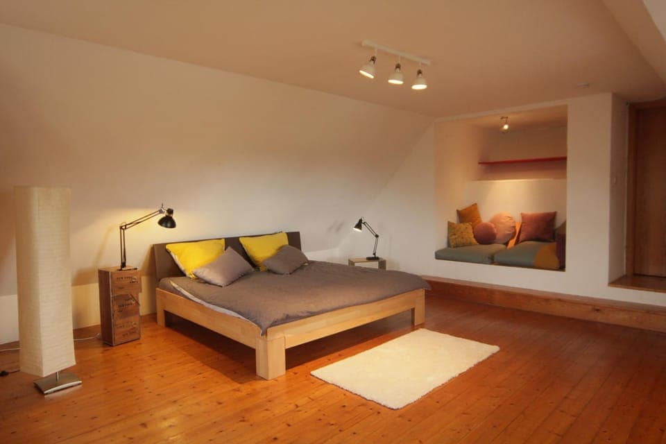 Photo of the whole room, Bedroom