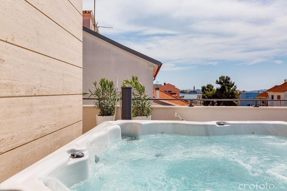 Hot Tub, City view, Landmark view, Sea view