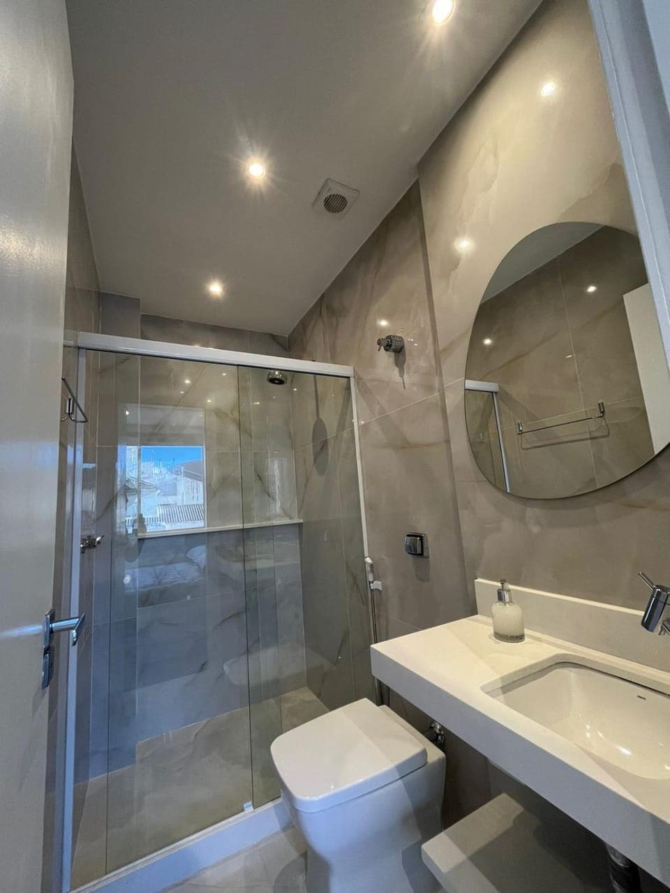 Shower, Toilet, Bathroom, heating, towels