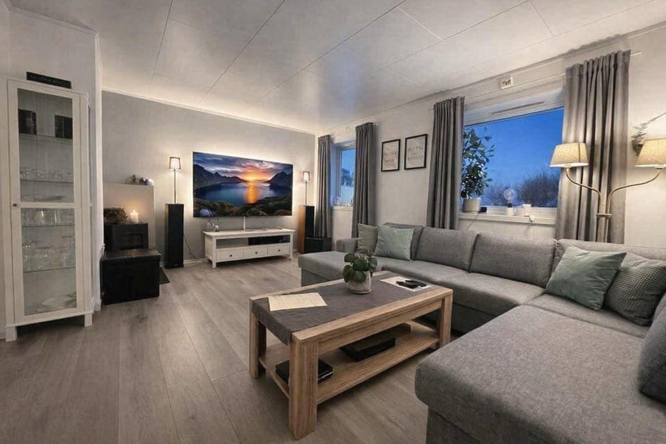 TV and multimedia, Living room, Seating area, Evening entertainment, internet