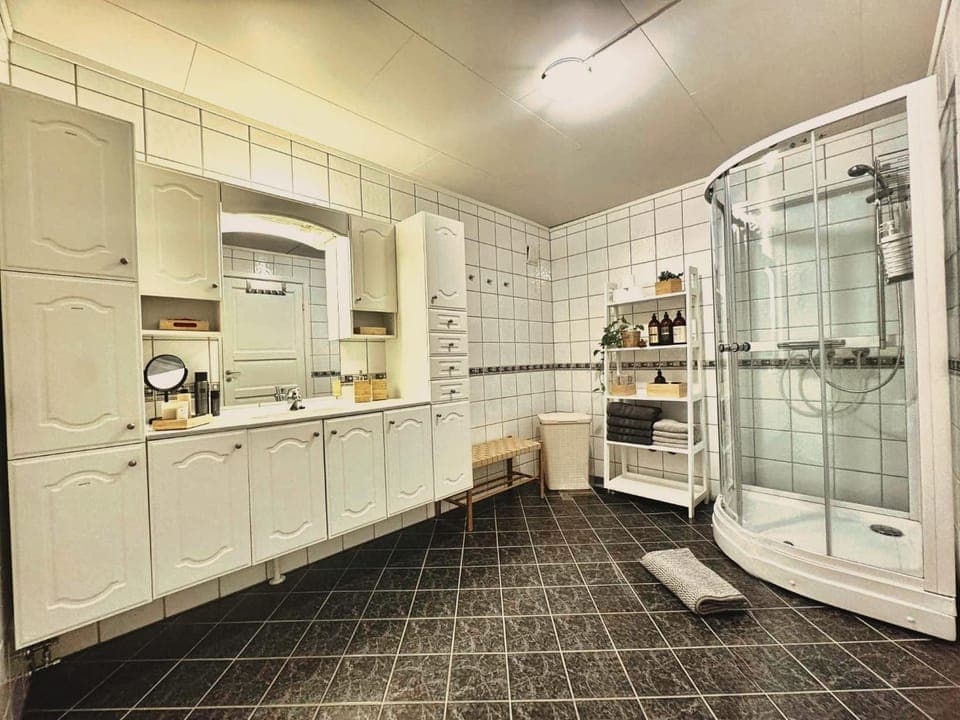 Shower, Bathroom