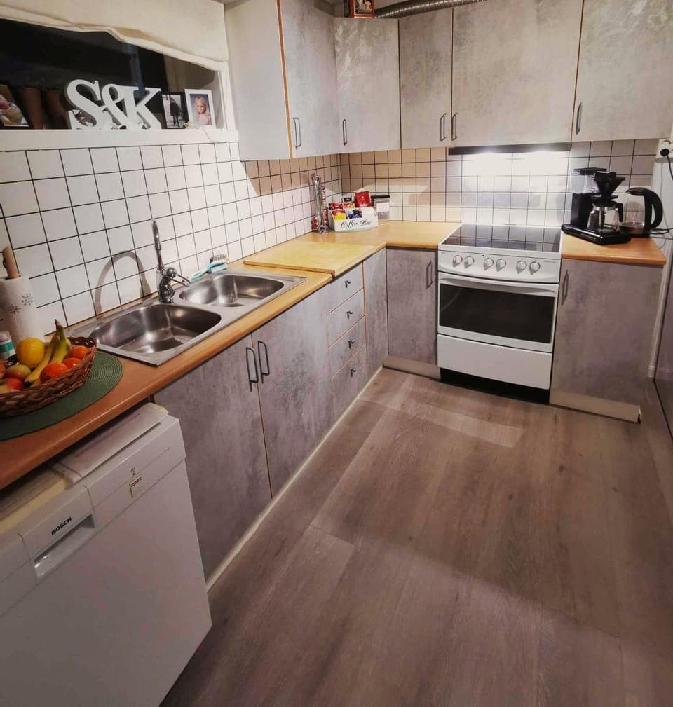 Coffee/tea facilities, Kitchen or kitchenette, dishwasher, oven, stove, toaster