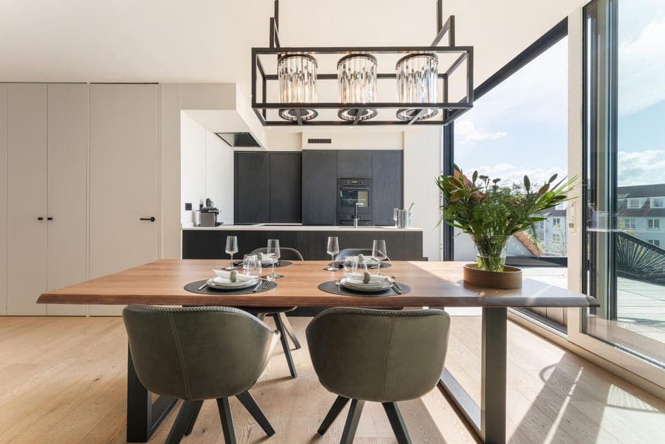 Kitchen or kitchenette, Dining area