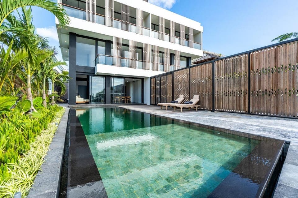 Property building, Garden, Swimming pool, sunbed