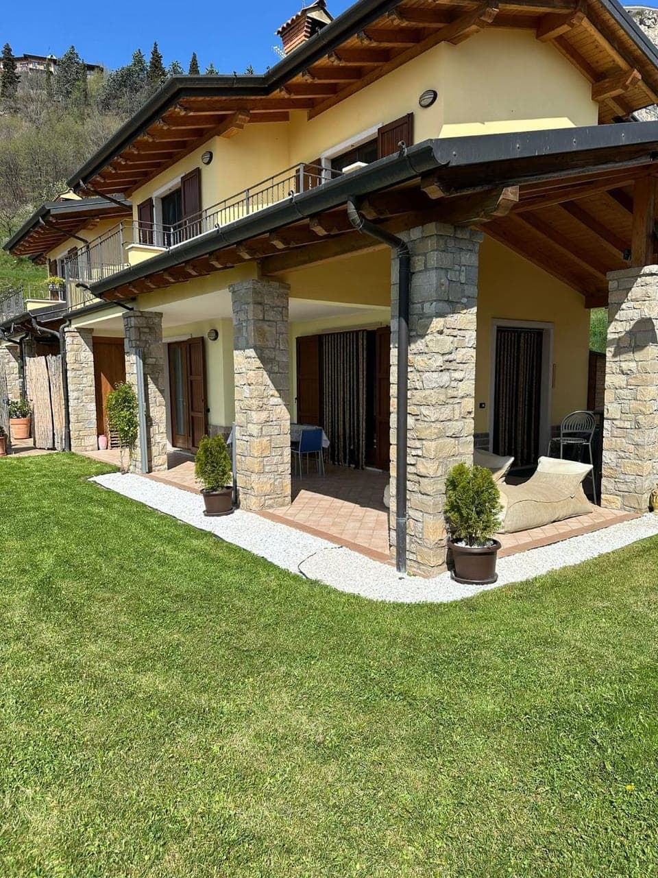 Property building, Garden, Garden, Balcony/Terrace