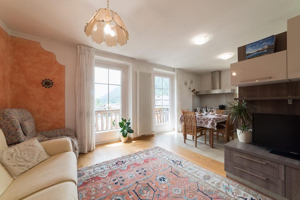 TV and multimedia, Living room, Dining area