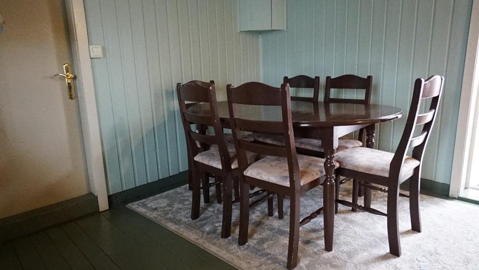 Seating area, Dining area