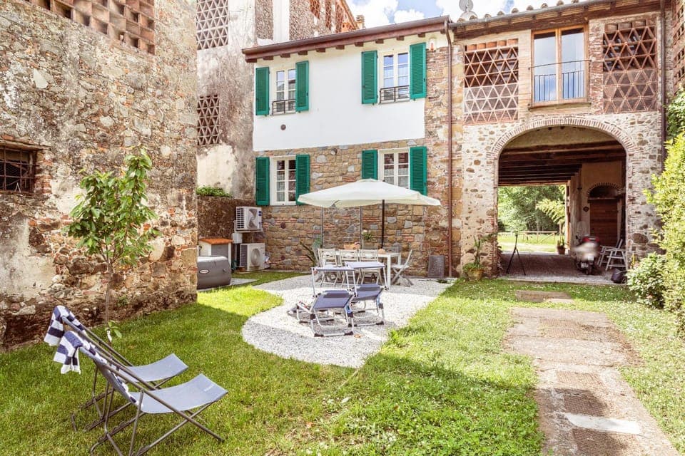 Property building, Facade/entrance, Off site