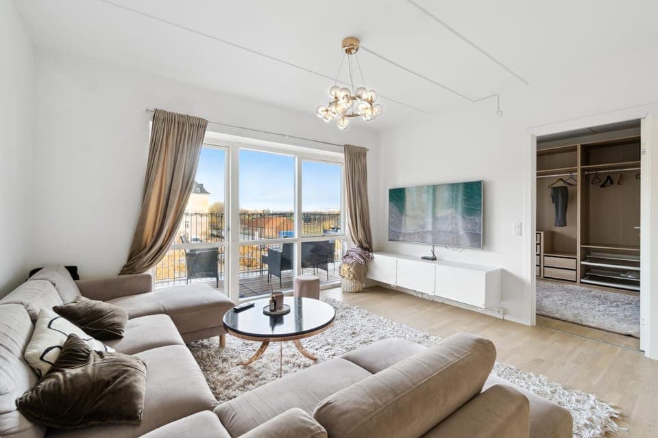 Communal lounge/ TV room