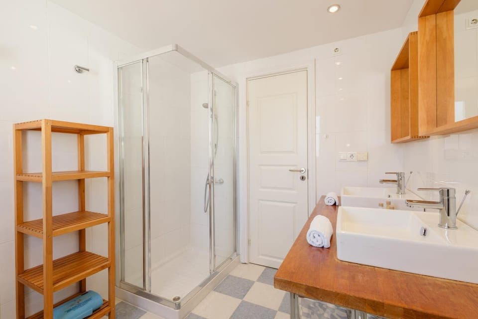 Shower, Bathroom, towels