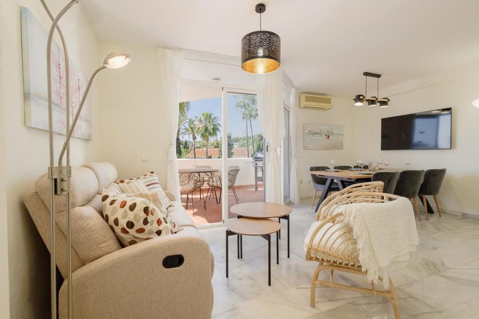 TV and multimedia, Living room, Dining area, Evening entertainment, air conditioner