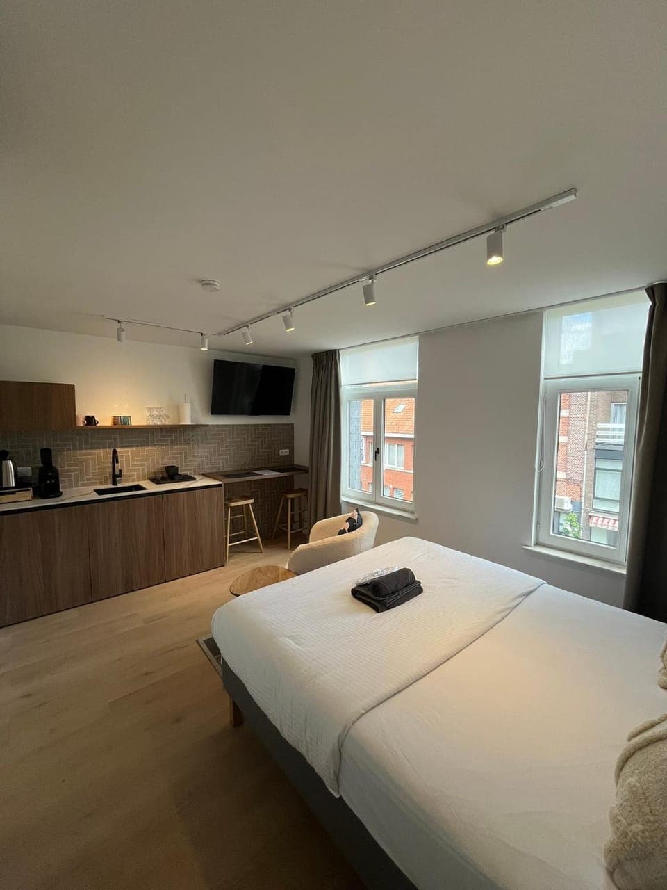 Bed, TV and multimedia, Kitchen or kitchenette, Photo of the whole room, Bedroom, air conditioner, air conditioner