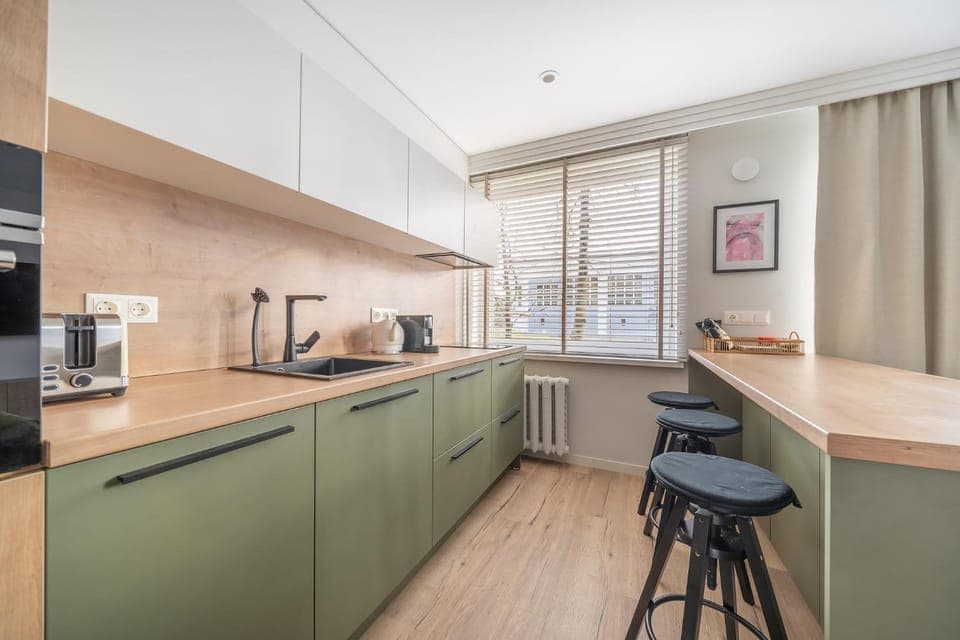 Coffee/tea facilities, Kitchen or kitchenette, Dining area, minibar, oven, pet friendly, stove, toaster