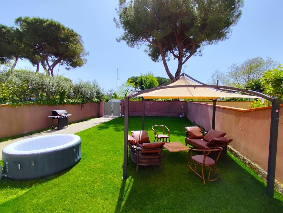 Spring, Day, Natural landscape, BBQ facilities, Garden, Hot Tub, Beach, Garden view, Garden view, sunbed