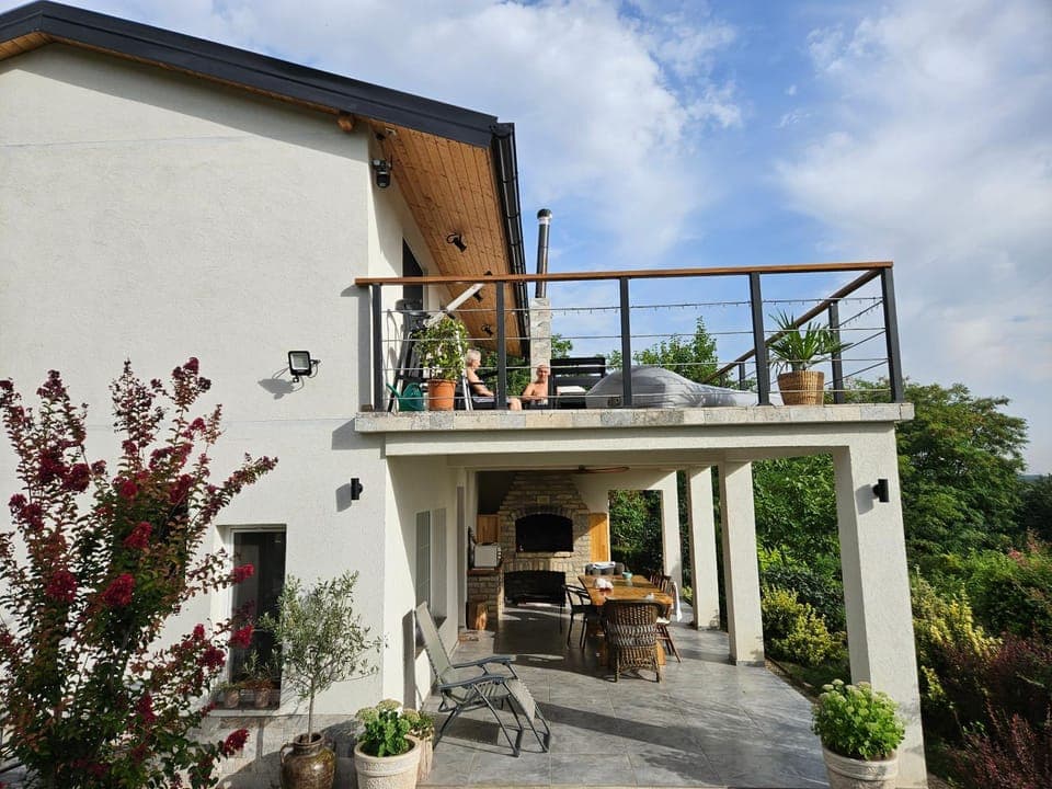 Property building, Patio, Balcony/Terrace