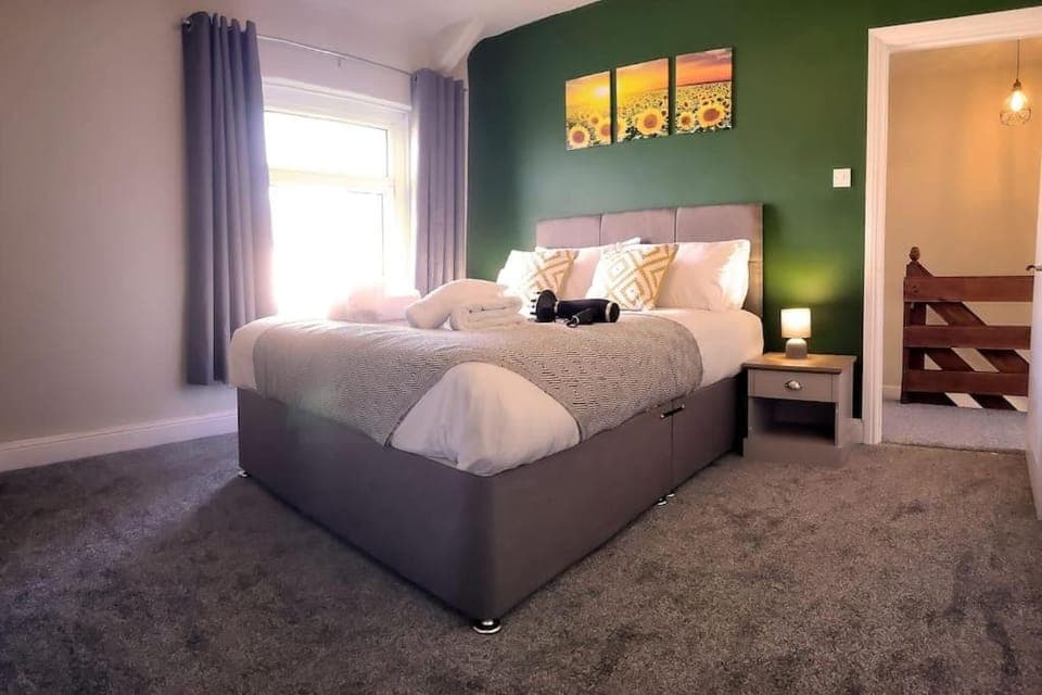 Bed, Photo of the whole room, Bedroom