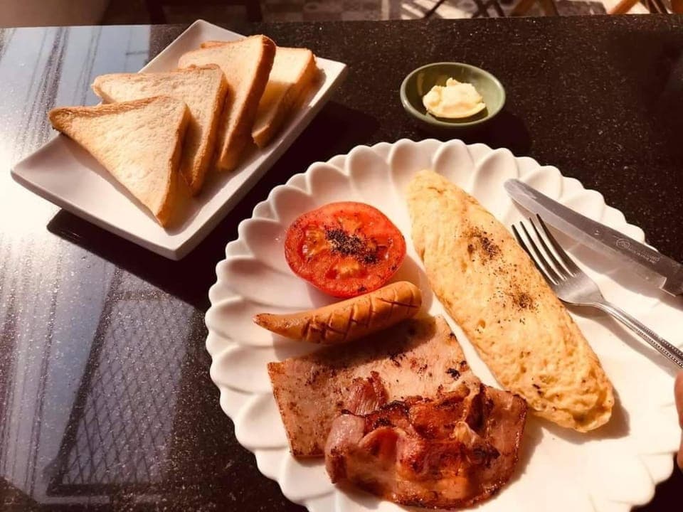 Restaurant/places to eat, Food and drinks, Breakfast