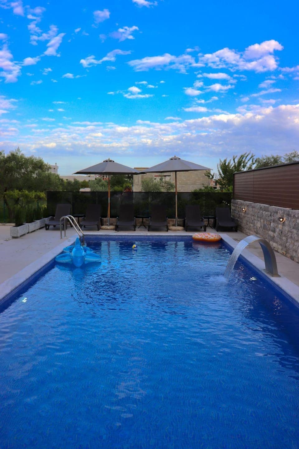 Day, Natural landscape, Pool view, Swimming pool, sunbed