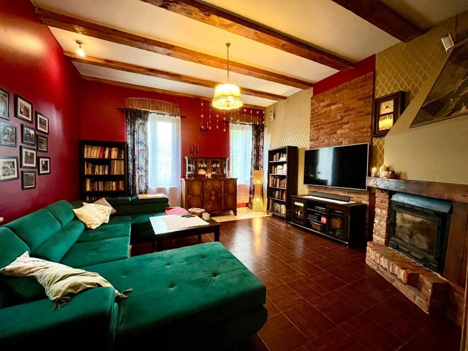 Communal lounge/ TV room, Library, TV and multimedia, Living room, Seating area
