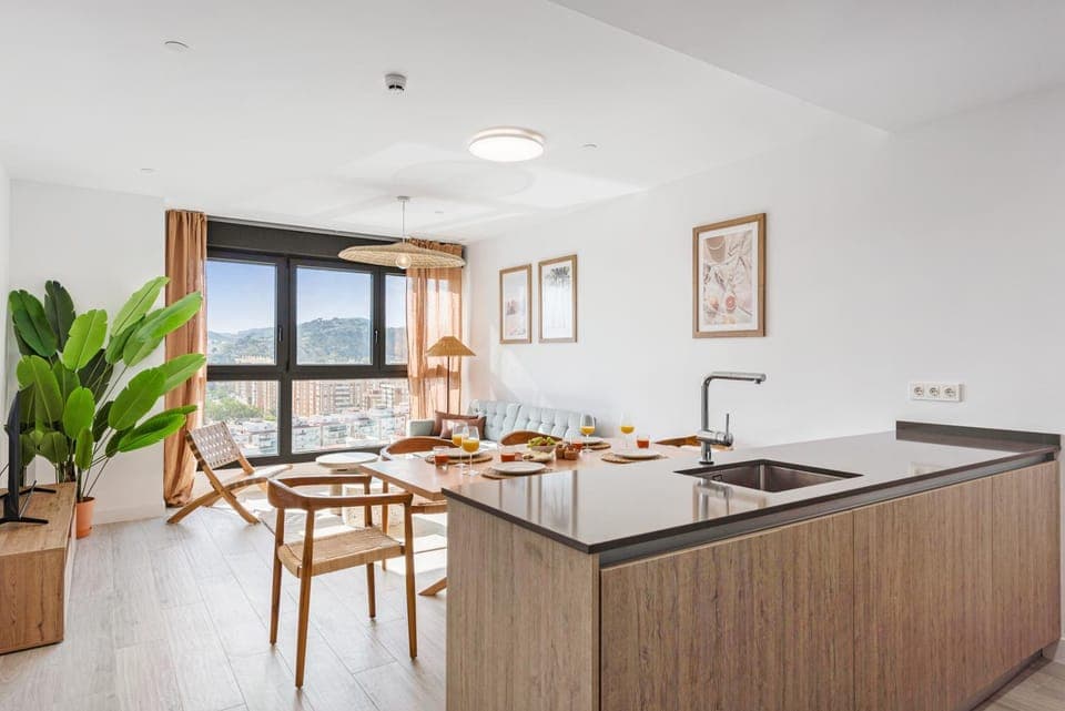 Kitchen or kitchenette, Living room, Seating area, Dining area