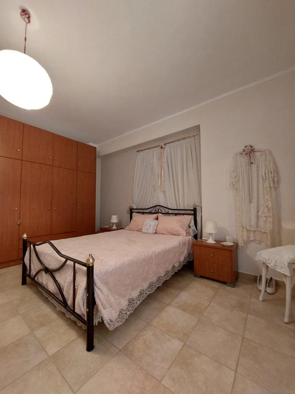 Bed, Photo of the whole room, wardrobe