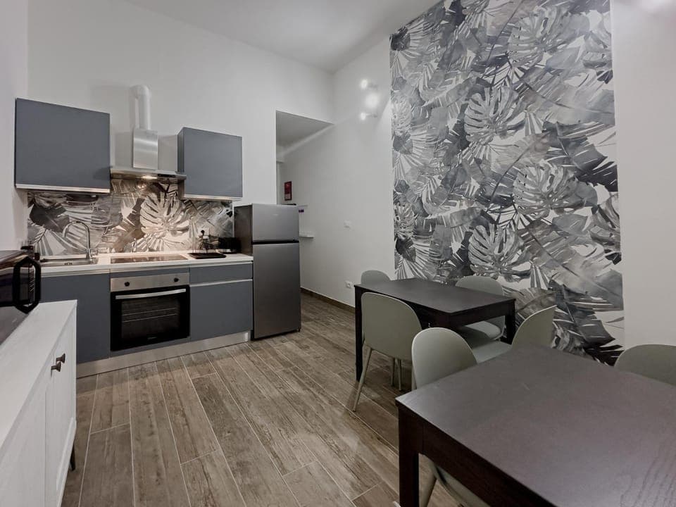 Kitchen or kitchenette, Living room, Seating area, Dining area, stove