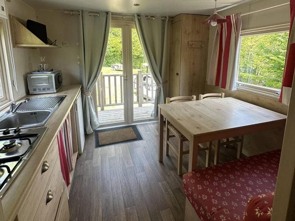Kitchen or kitchenette, pet friendly