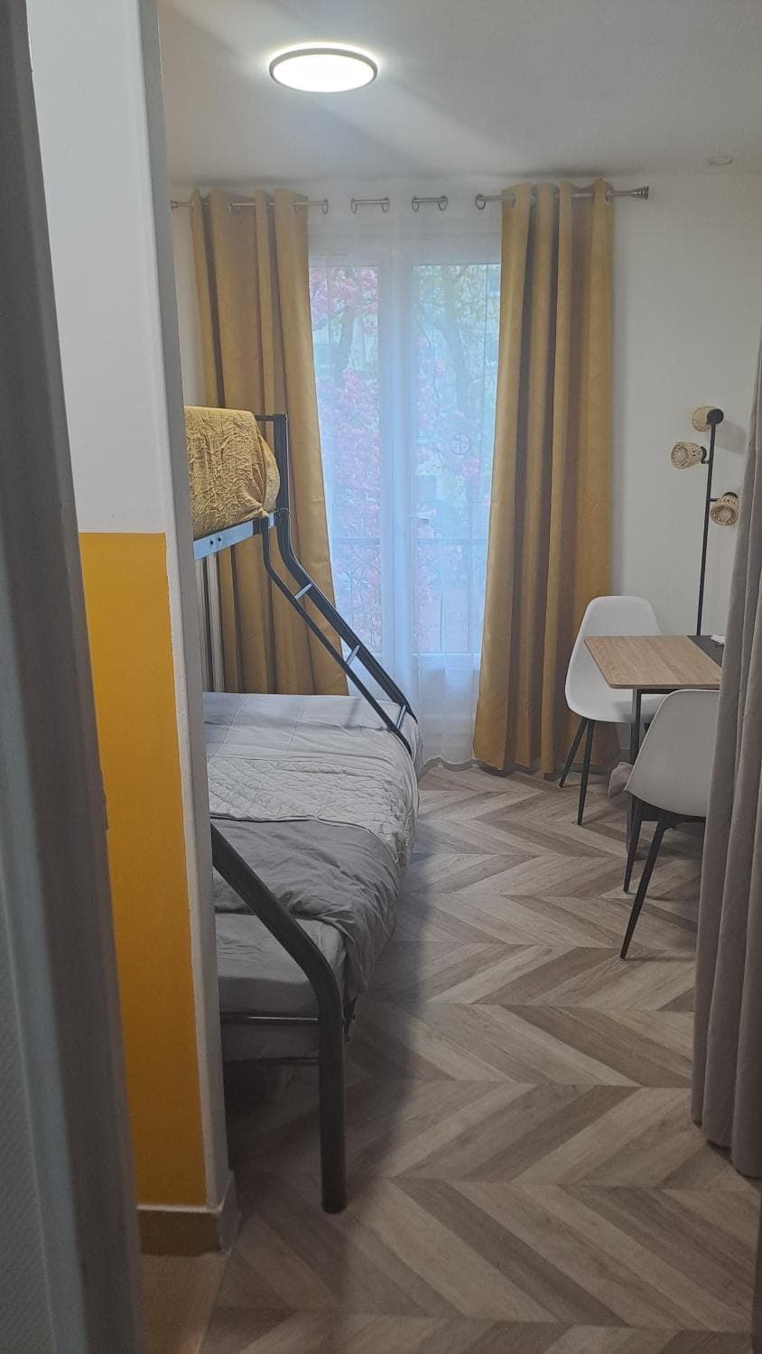 Seating area, Bedroom