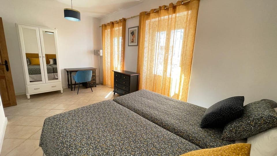 Bed, Living room, Bedroom