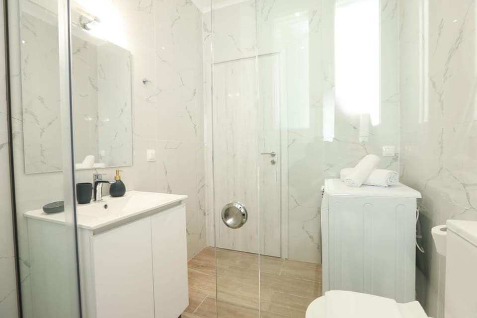 Shower, Toilet, Bathroom, towels, washing machine, dryer