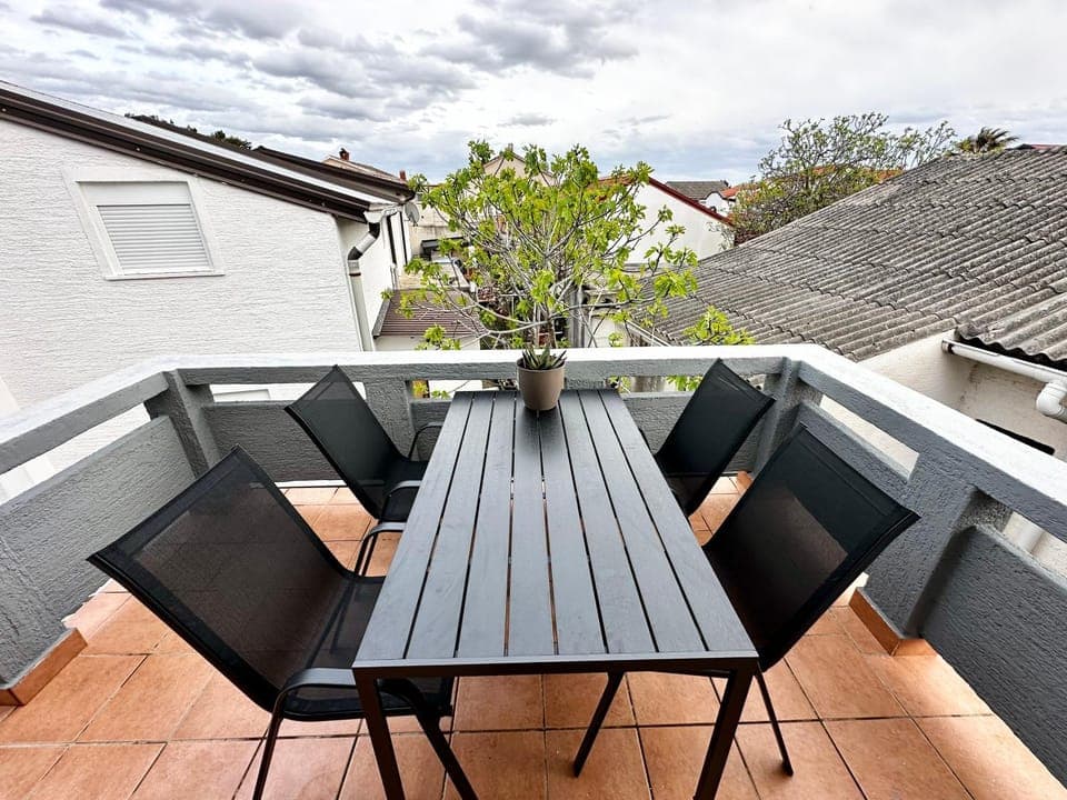 Property building, Balcony/Terrace, Seating area