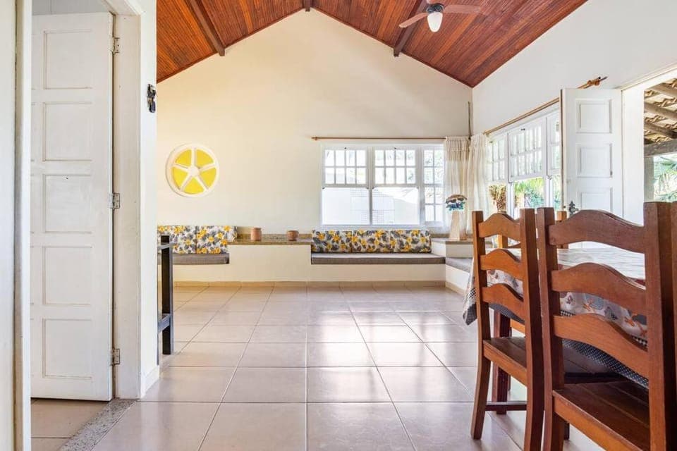 Casa 4 quartos, 2 suítes, piscina e acessibilidade - Frente para a lagoa House in São Pedro da Aldeia