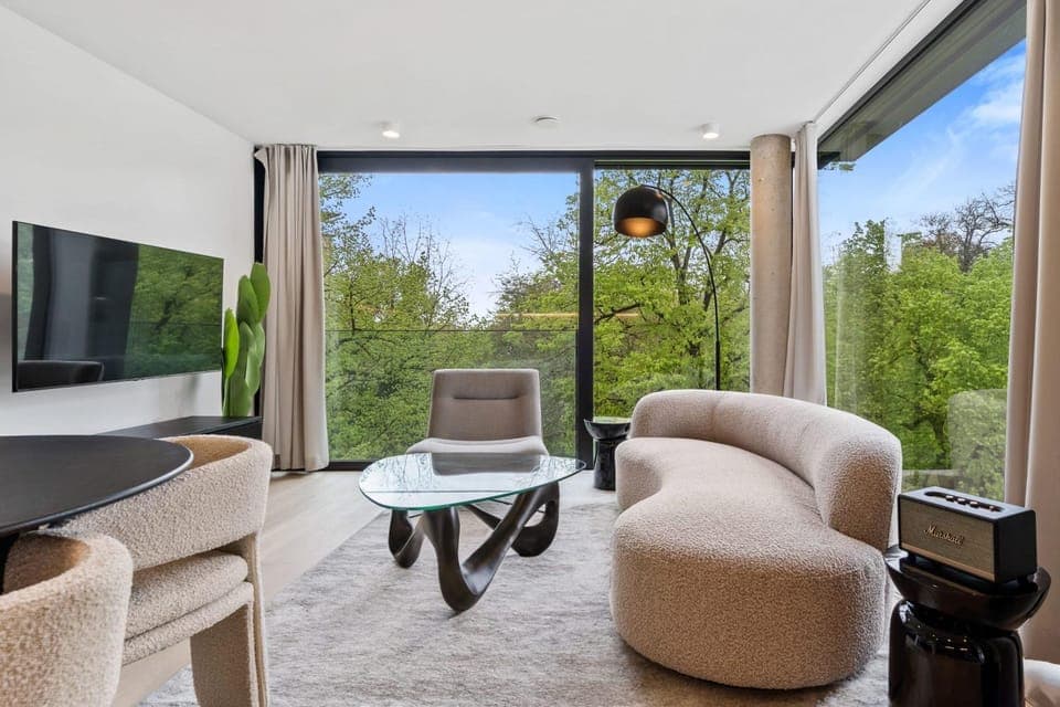 Day, TV and multimedia, View (from property/room), Living room, Seating area, Garden view