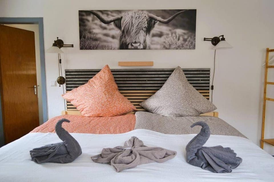 Bed, Photo of the whole room, Bedroom, towels