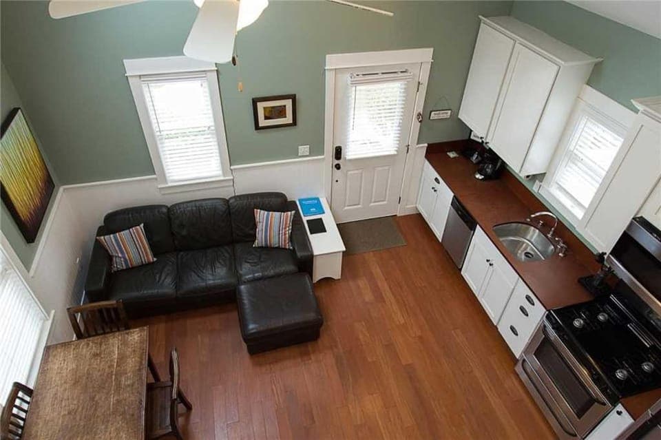 Kitchen or kitchenette, Living room