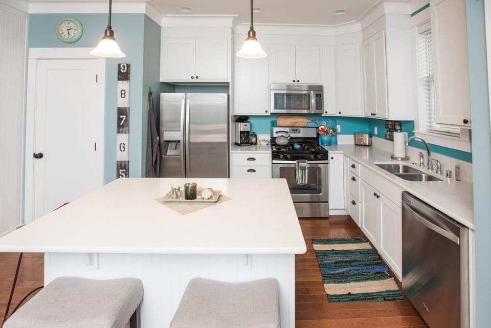 Coffee/tea facilities, Kitchen or kitchenette, Dining area, dishwasher, oven, stove, toaster