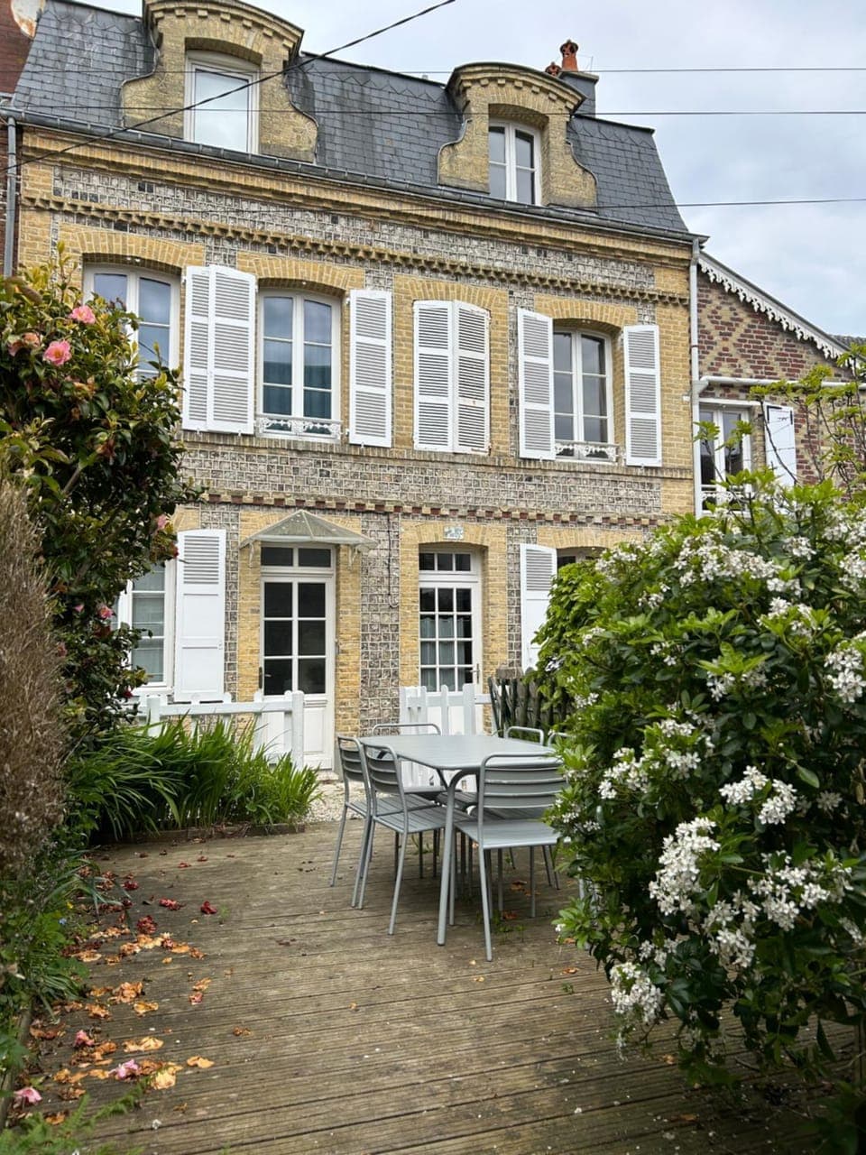 Property building, Patio