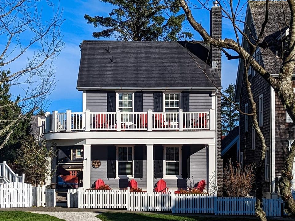 Property building, Day, View (from property/room), Balcony/Terrace