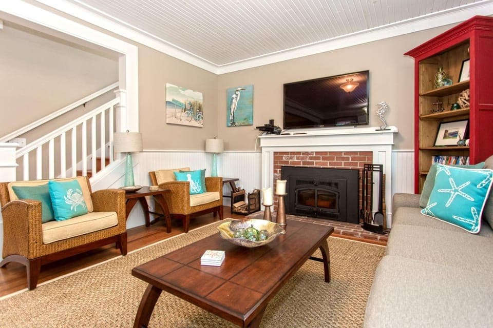 TV and multimedia, Living room, Seating area, Evening entertainment, fireplace