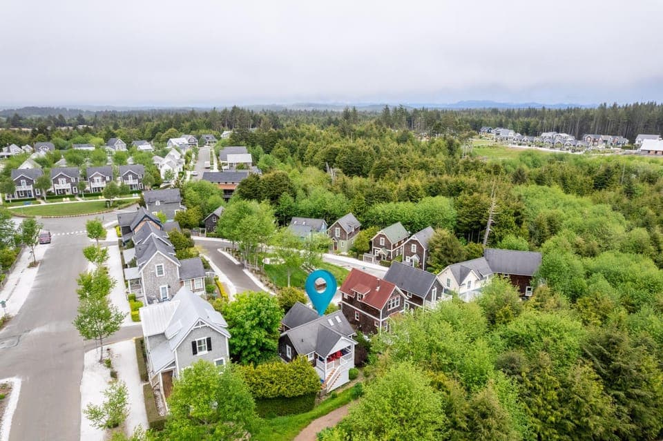 Property building, Neighbourhood, Natural landscape, Bird's eye view, Location