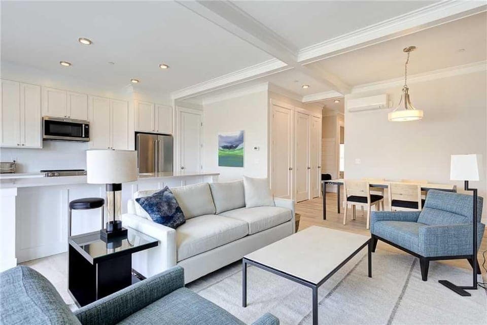 TV and multimedia, Kitchen or kitchenette, Seating area, Dining area