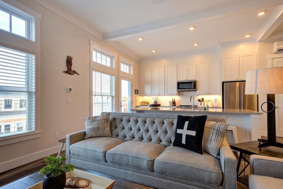 Kitchen or kitchenette, Living room, Seating area, Dining area, stove