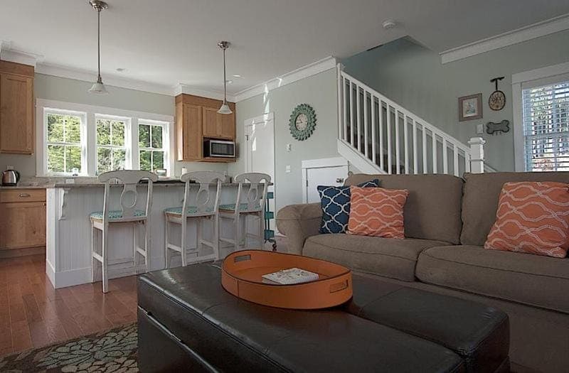 Kitchen or kitchenette, Living room, Seating area, Dining area