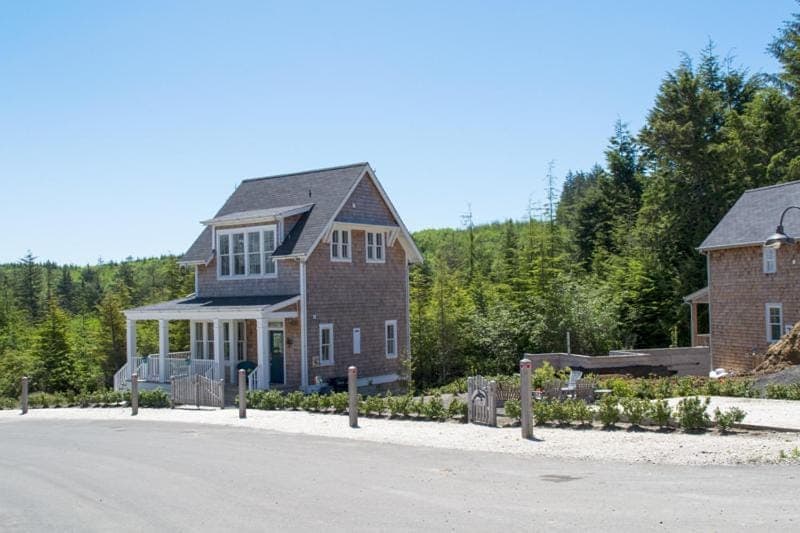 Property building, Neighbourhood