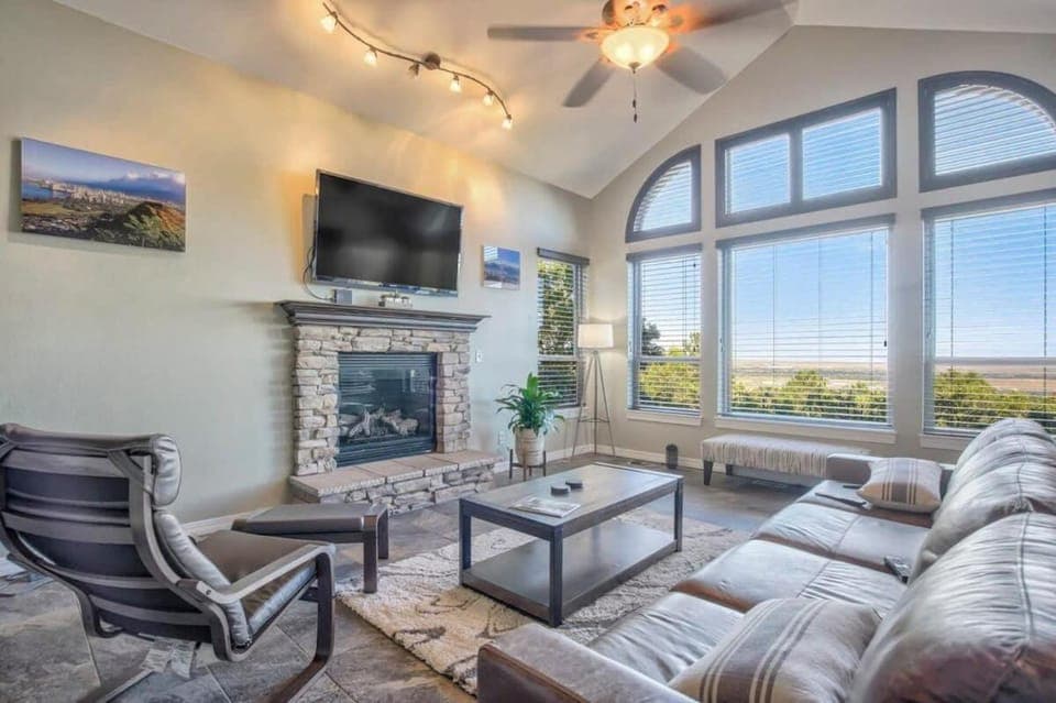Space Command A plus Views BBQ Games Prime Location House in Colorado Springs
