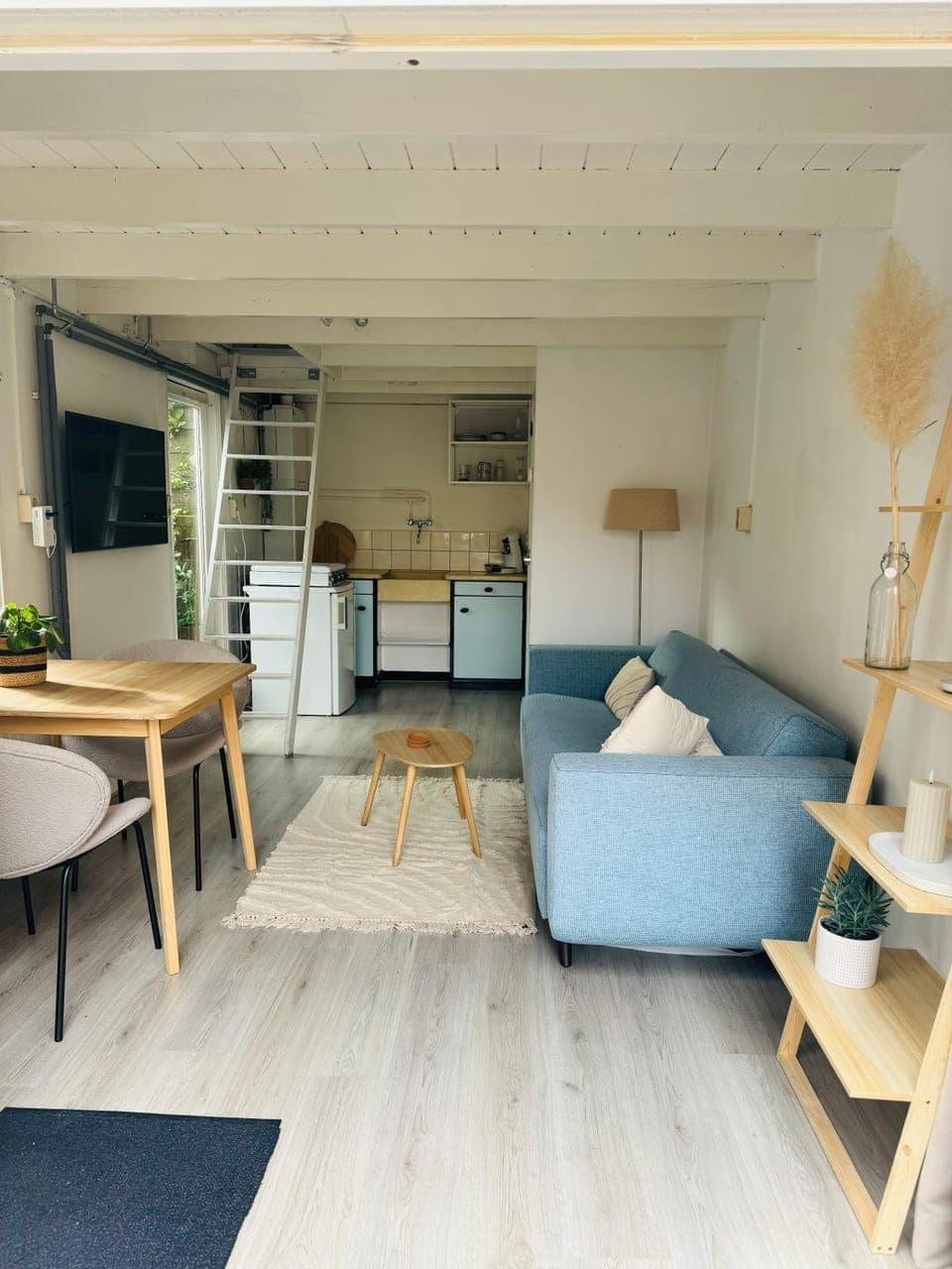 Kitchen or kitchenette, Living room