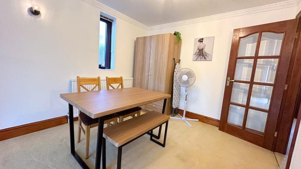 Dining area, heating, internet