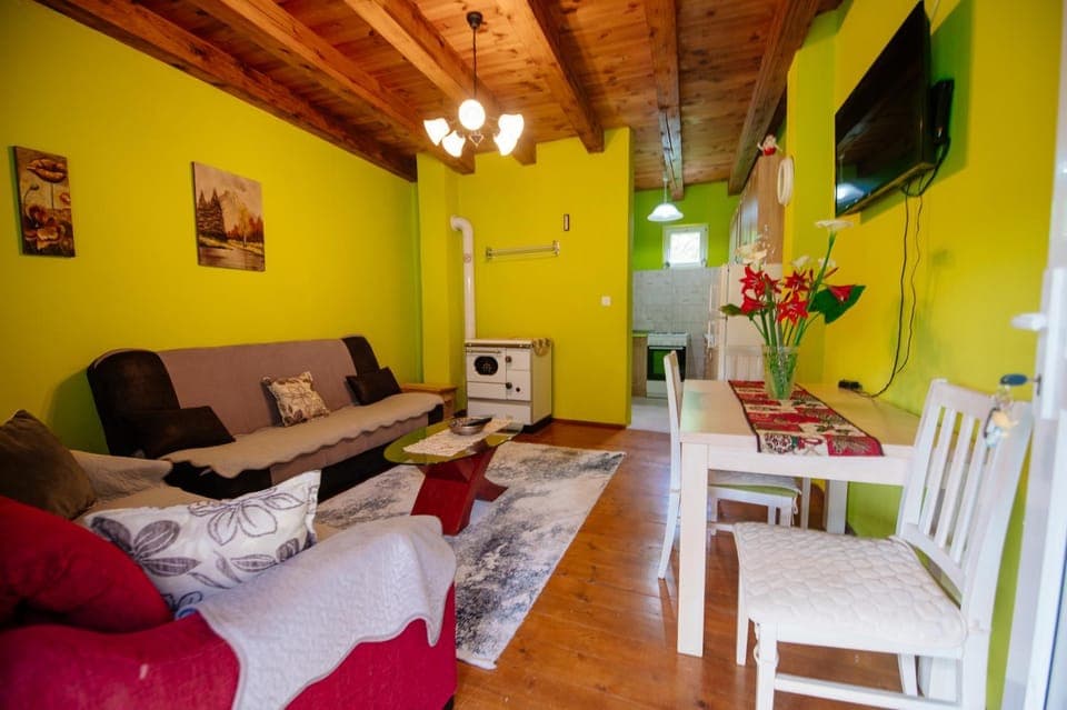 TV and multimedia, Living room, Seating area, Dining area